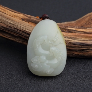 新疆和田青白玉籽料洋洋得意吊坠