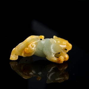 糯种俏色翡翠豹子吊坠