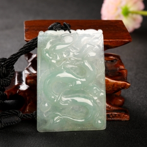 糯冰种浅绿翡翠龙牌吊坠