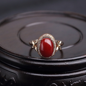 18K金镶钻阿卡深红珊瑚戒指