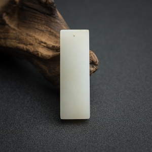 俄料俏色和田玉山料无事牌吊坠