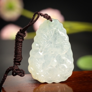 冰种浅绿翡翠年年有余吊坠