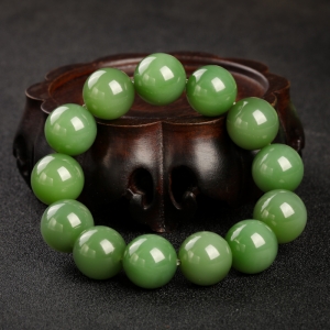 15.5mm俄料碧玉山料手串