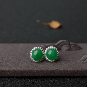 18K金镶钻糯冰种阳绿翡翠耳钉