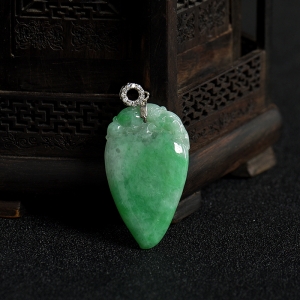 豆种飘翠翡翠福瓜吊坠