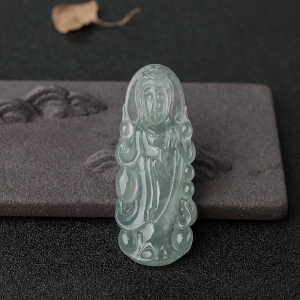 冰种浅绿翡翠观音吊坠