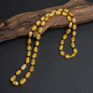 俏色金绞蜜随形项链