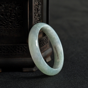 58.5mm豆种灰绿翡翠手镯