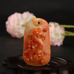 豆种黄翡龙牌吊坠