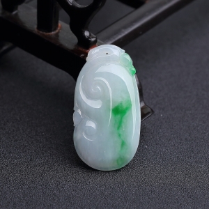 糯种飘翠翡翠如意吊坠