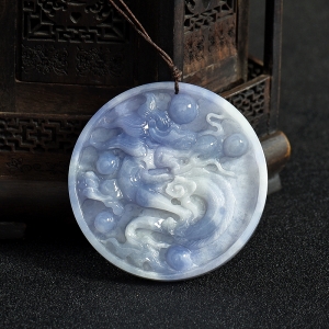 豆种俏色翡翠平安龙吊坠