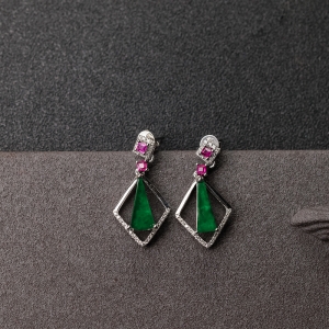 18K镶钻冰种翠色翡翠耳钉