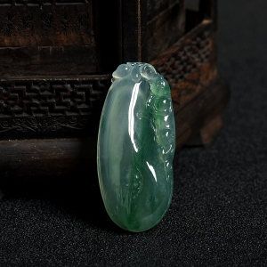 糯冰种飘翠翡翠福瓜吊坠