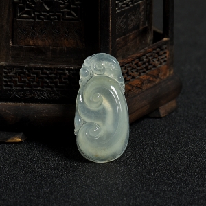 糯冰种翡翠如意吊坠