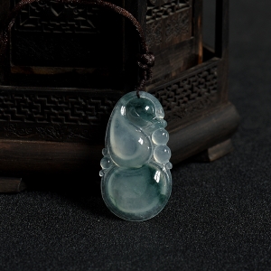 糯冰种飘花翡翠葫芦吊坠