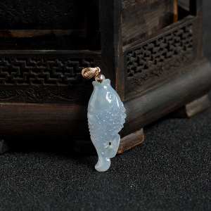 糯种浅紫翡翠金鱼吊坠