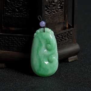 糯种翠绿翡翠如意吊坠