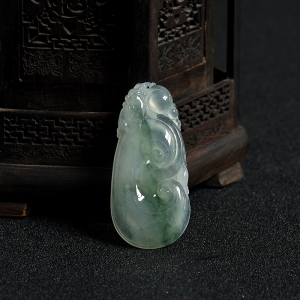糯冰种飘花翡翠如意吊坠