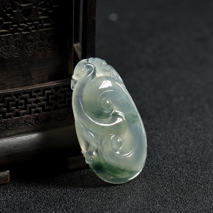 糯冰种飘花翡翠如意吊坠