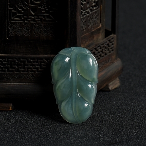 糯冰种蓝绿色翡翠金枝玉叶吊坠