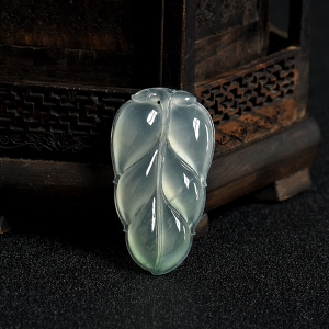 糯冰种飘花翡翠金枝玉叶吊坠
