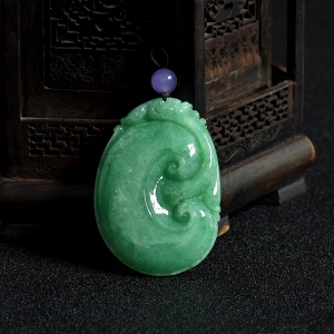 糯种翠绿翡翠如意吊坠