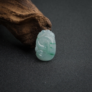 糯冰种飘翠翡翠如意吊坠