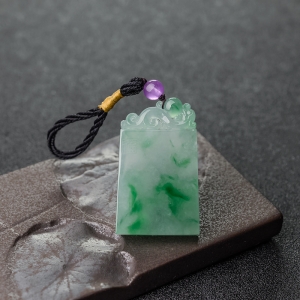 糯种飘翠翡翠福牌吊坠