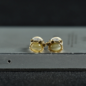 18k绿色金绿宝石猫眼耳钉