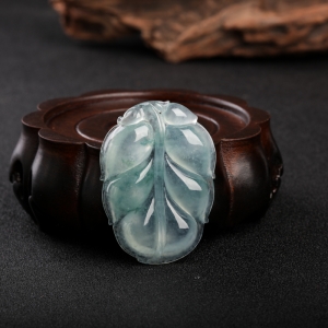 糯冰种飘花翡翠金枝玉叶吊坠