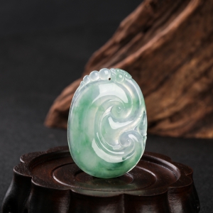 糯冰种飘花翡翠如意吊坠