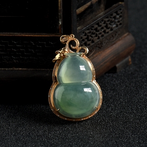 18K金镶糯冰种浅绿翡翠葫芦吊坠