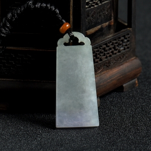 糯种翡翠无事牌吊坠