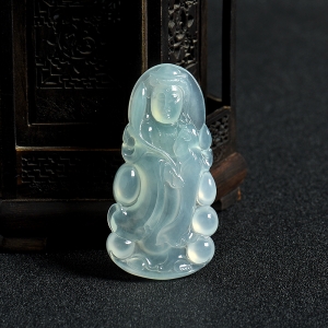 糯冰种翡翠观音吊坠