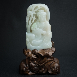 俄料俏色和田玉山料观音摆件