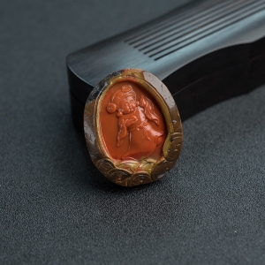 铁皮包浆料南红财神吊坠