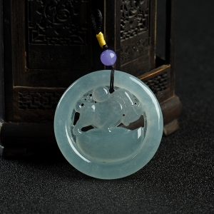 糯冰种浅绿翡翠丑牛吊坠