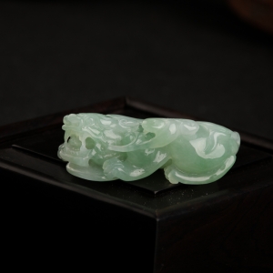 糯种浅绿翡翠貔貅吊坠