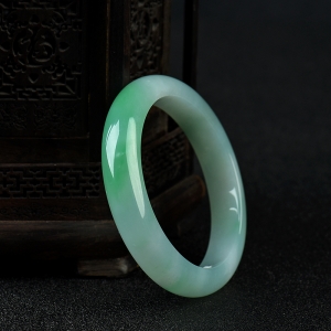 57.37mm糯冰种翠绿翡翠手镯