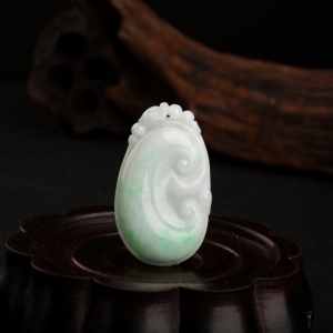 豆种飘翠翡翠如意吊坠