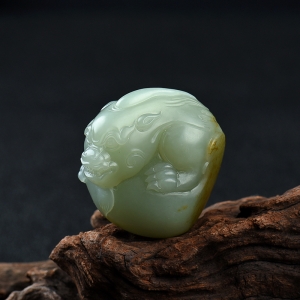 新疆和田青玉籽料貔貅吊坠