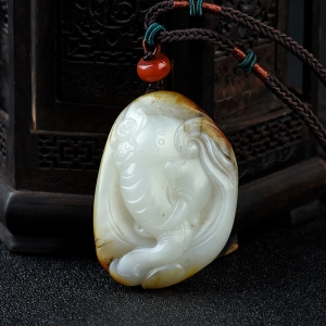新疆俏色和田玉籽料吉人天相吊坠