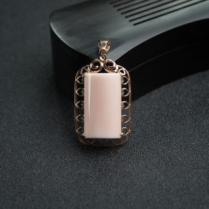 18K金镶钻MISU粉色珊瑚吊坠