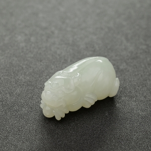 俄料青白玉山料貔貅吊坠