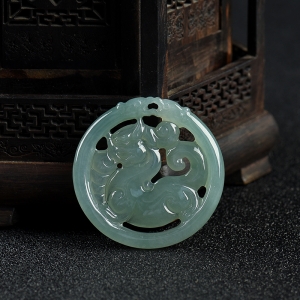 糯冰种浅绿翡翠麒麟吊坠