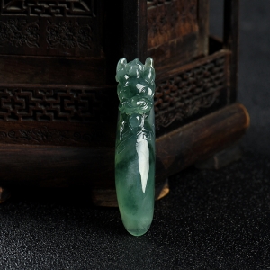 糯冰种飘花翡翠辰龙吊坠
