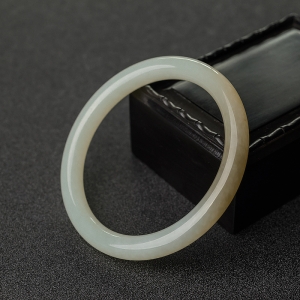 60mm俄料俏色和田玉山料圆镯