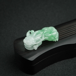 糯种飘翠翡翠貔貅吊坠
