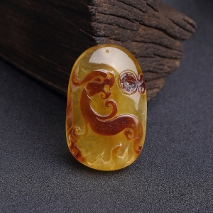 带皮俏色金绞蜜仿古龙吊坠