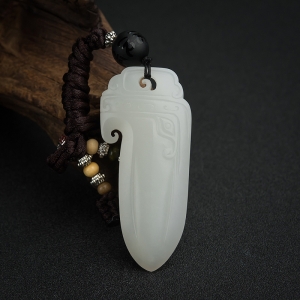 俄料白玉山料府上有龙吊坠